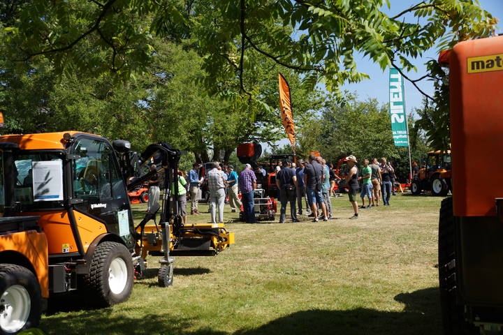 Demonstration Rasen- und Grünflächenpflegemaschinen